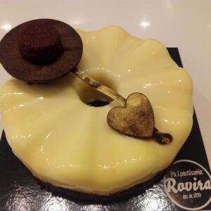 Pastel Elegancia de Vainilla y Chocolate